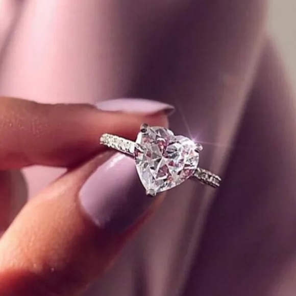 Chic Silver Sparkling Heart Cut Diamond Ring - Picture 2 of 2